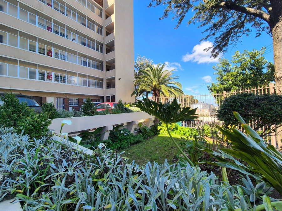 1 Bedroom Property for Sale in Wynberg Upper Western Cape